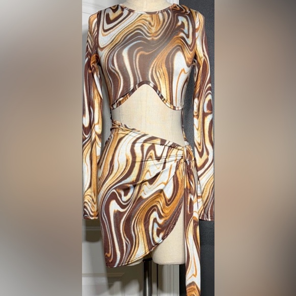 Dresses & Skirts - 🤎 Swirl Pattern Long Sleeve Dress Size Small 🤎